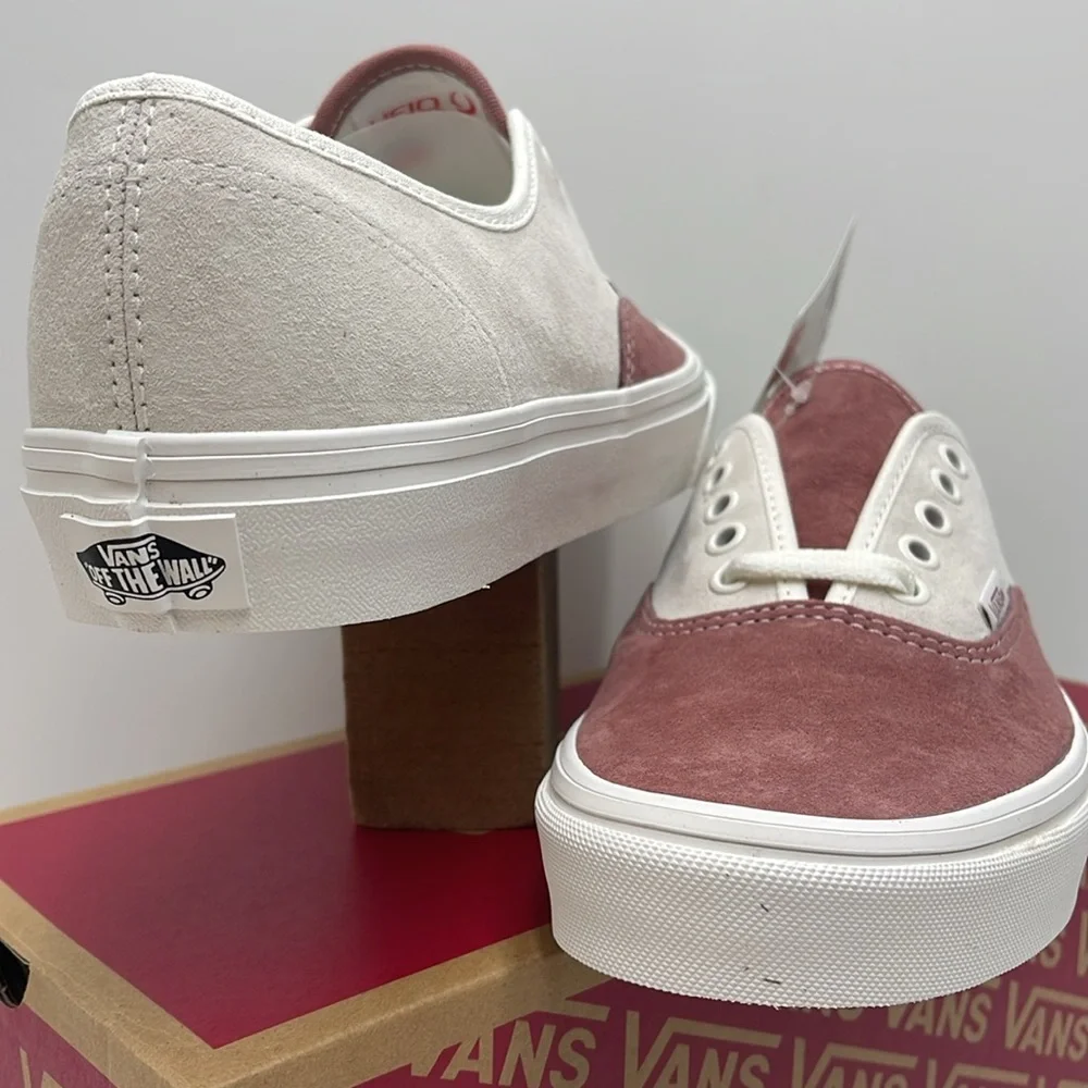 Vans Men’s Authentic
Pig Suede Withered Rose
VN000BW5CHO
Sneakers - Picture 9 of 16